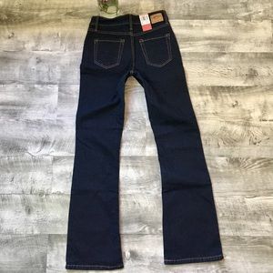 LEVI’s size 4 totally slimming jeans